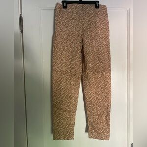 Shades of peach cropped pants